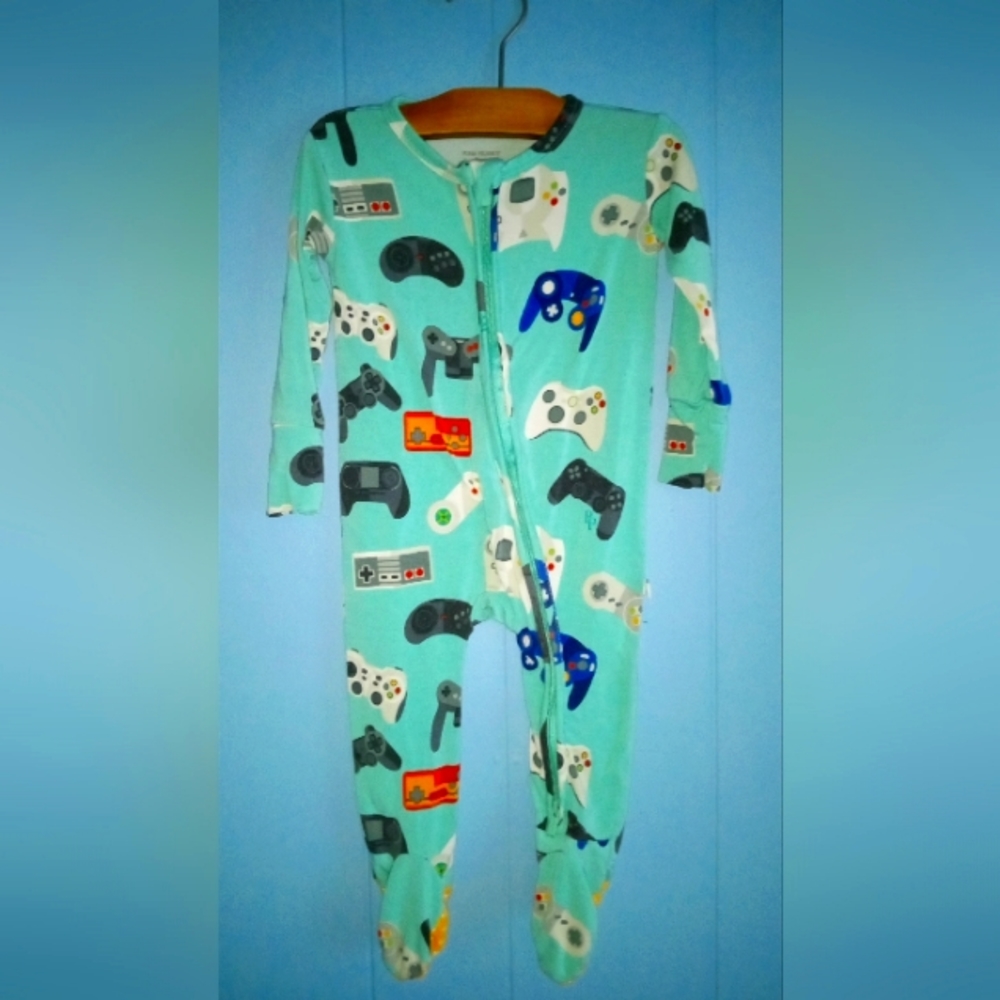 🕹️POSH PEANUT footies pajamas/romper
